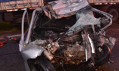 Jovem morre após colidir de frente com carreta em Quintana