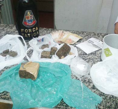 Homem é preso com porções de cocaína na cueca em Paraguaçu Paulista