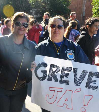 Cerca de 1 mil servidores públicos entram em greve em Paraguaçu Paulista
