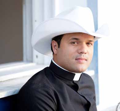 Fé e emoção devem marcar o show do Padre Alessandro Campos hoje na FAPI