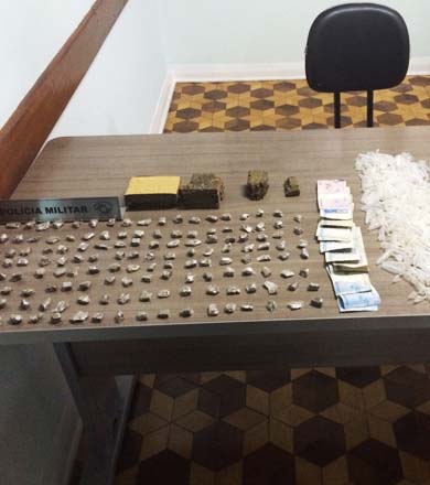 Prestes a completar 18 anos, menor é apreendido com mais de 140 porções de maconha
