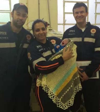 Gestante vai ao banheiro com fortes dores e bebê nasce no vaso sanitário em Assis