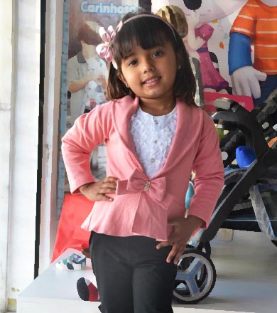 Geovana fica ainda mais linda com os looks do Cantinho do Bebê