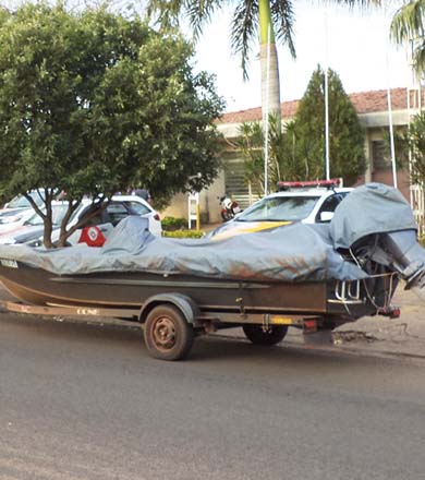 Reboque e lancha furtados no PR são apreendidos com paraguaçuense