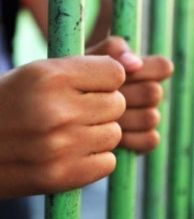 Durante abordagem com suspeitos de tráfico, PM encontra adolescente procurado pela Justiça