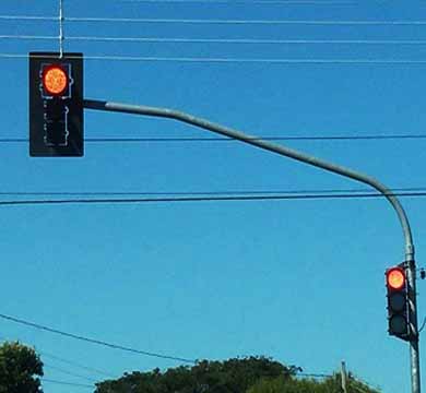 Mudança para semáforo em LED deve reduzir em mais de 70% consumo de energia