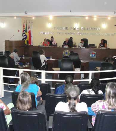 Após greve dos servidores Câmara aprova projeto que reajusta valor da verba alimentícia