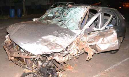 Carros ficam destruídos em colisão na rodovia próximo a Quatá
