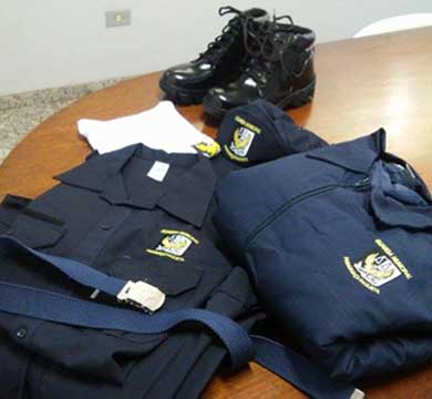 Alunos da rede municipal recebem uniformes de inverno na volta às aulas