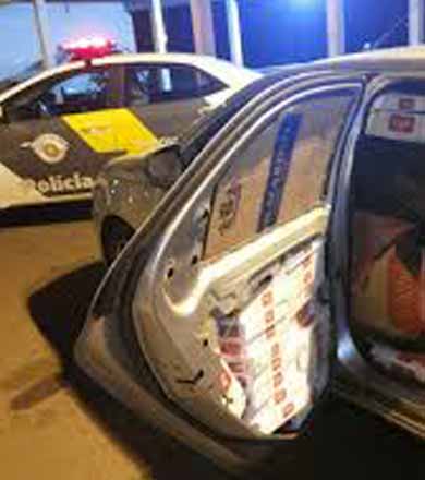 Em veículos furtados, polícia apreende 40 mil maços de cigarros