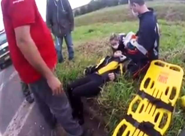 Motociclista que seguia para evento em Ourinhos filma o próprio acidente na rodovia
