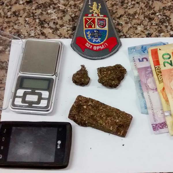 PM encontra entorpecente em cima da cama de jovem em Paraguaçu Paulista