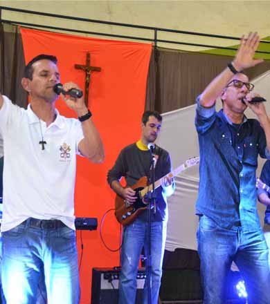 ‘Noite de Louvor’ com Dunga e Astromar arrecada mais de 2 toneladas de alimentos