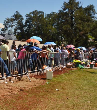 Multidão participa mais um ano da Festa do Menino da Tábua