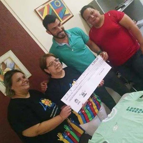 Festa com Naiara Azevedo conquista mais de R$ 5 mil à Apae