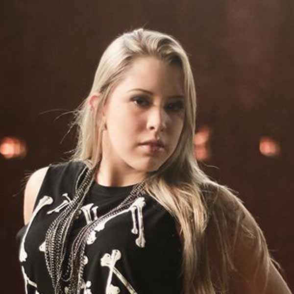 Ana Paula Toneli apaga velinhas