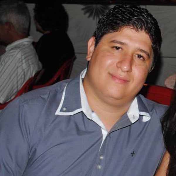 Denis de Souza é o aniversáriante desta quinta feira