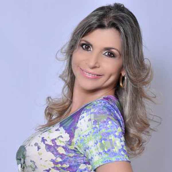 Rosangela Alfredo apaga velinhas
