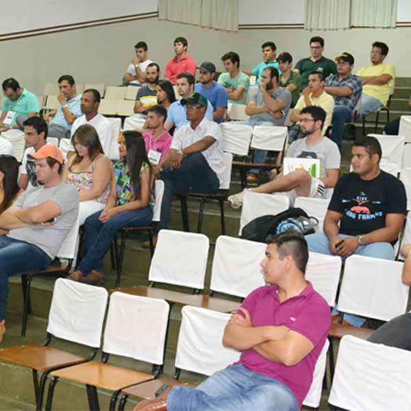 Evento na Faculdades Gammon debate novidades tecnológicas do mercado agronômico