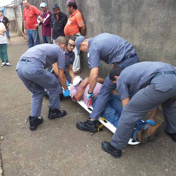 Peça de maquinário se desengata e atinge homem  no centro de Paraguaçu