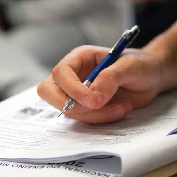 No Enem, é bom 'chutar' a resposta? Veja método criado por especialistas