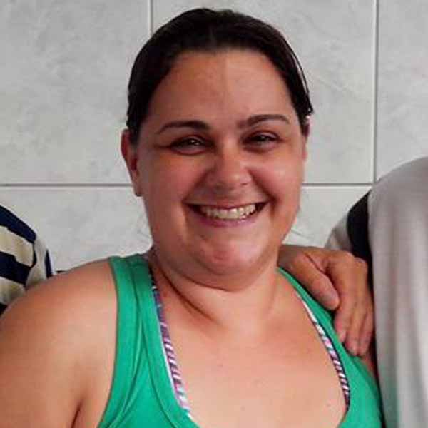 Cláudia Vitoratto apaga velinhas