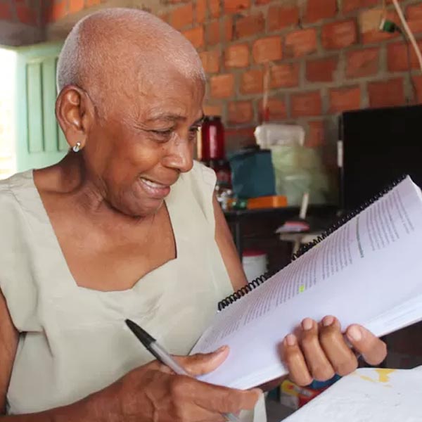 Aos 76 anos, idosa faz Enem pela sétima vez: 'nunca vou desistir'