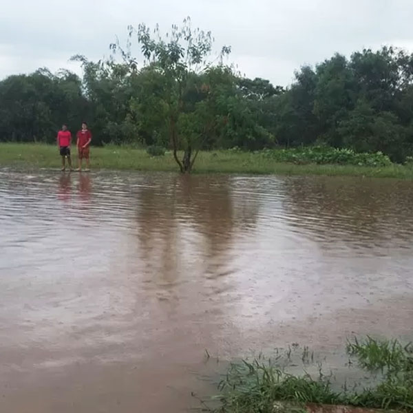 Temporal causa estragos e alaga avenidas em Marília e rodovia entre Paraguaçu e Maracaí