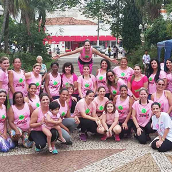 Outubro Rosa mobiliza paraguaçuenses com ação especial na Praça Nove de Julho