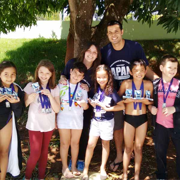 Atletas da natação de Paraguaçu conquistam vários troféus no Circuito Mirim de Natação