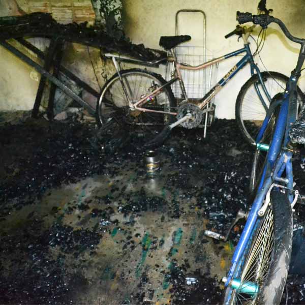 Edícula de casa pega fogo e vizinhos ajudam a combatê-lo no ‘Mario Covas’
