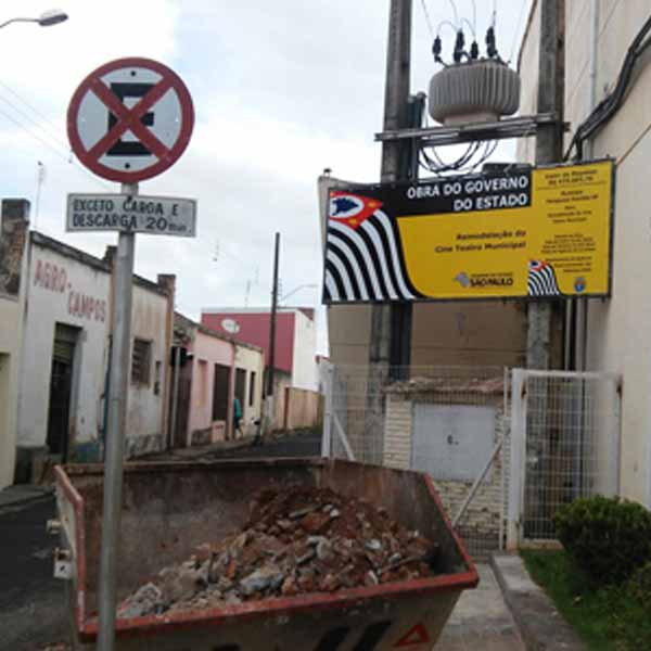 Reforma do Teatro Municipal de Paraguaçu segue com reformulação do espaço