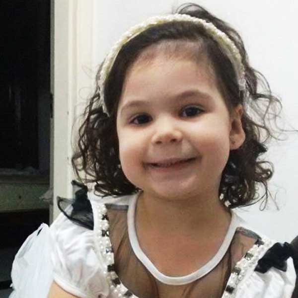 Hoje é dia de cantar parabéns para a Elisa