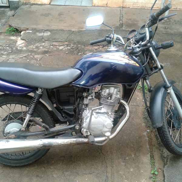 PM apreende motos e leva uma pessoa para a cadeia em Paraguaçu Paulista