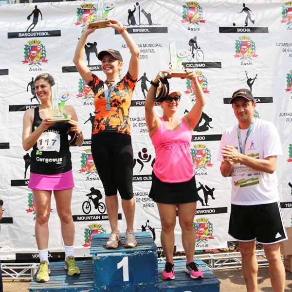 Grupo de corrida de rua 'Paraguaçu Rum' faz bonito e Claudia Marcon é 1º lugar no feminino