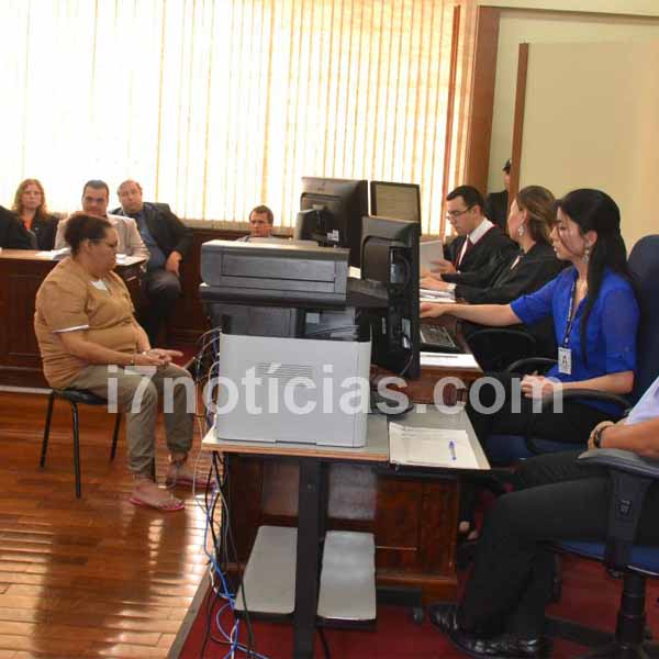 Júri de acusados de matar família carbonizada pode se estender até a madrugada desta sexta-feira
