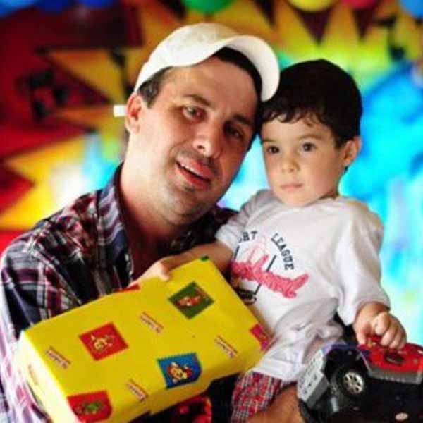 Menino morre ao ser picado por escorpião, e pais tomam veneno
