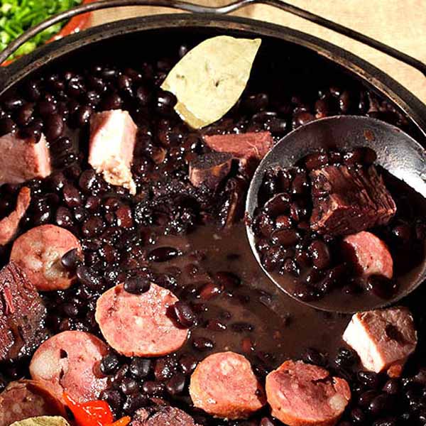 Quarta-feira é dia de feijoada no Brumado Restaurante & Churrascaria
