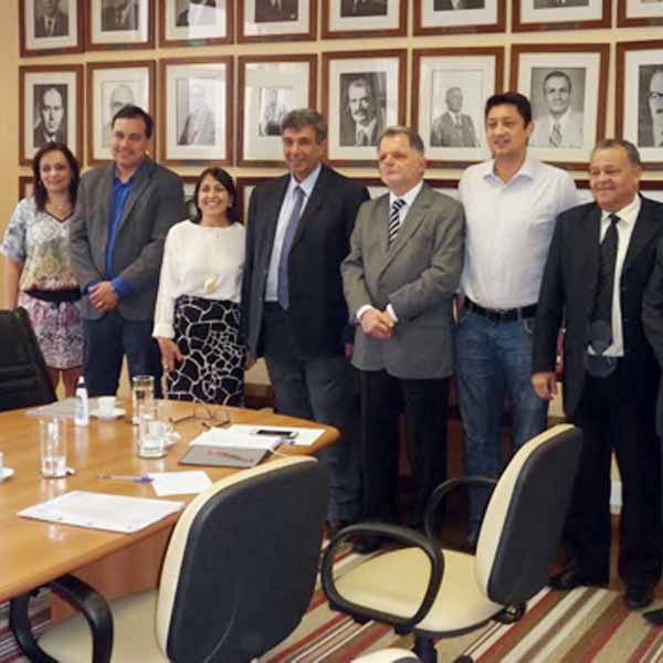 Prefeito de Paraguaçu se reúne com Secretário Estadual de Saúde para pleitear ajuda a Santa Casa