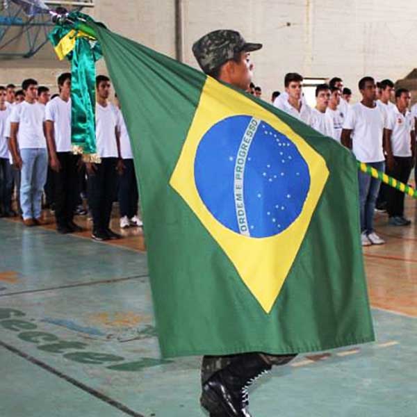 TG de Paraguaçu Paulista comemora Dia da Bandeira com formatura da turma de 2015