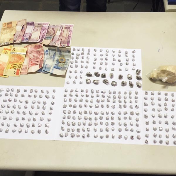 Quase 400 pedras de crack são apreendidas em residência na Barra Funda