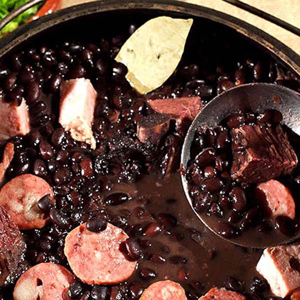 Quarta-feira é dia de feijoada no Brumado Restaurante & Churrascaria