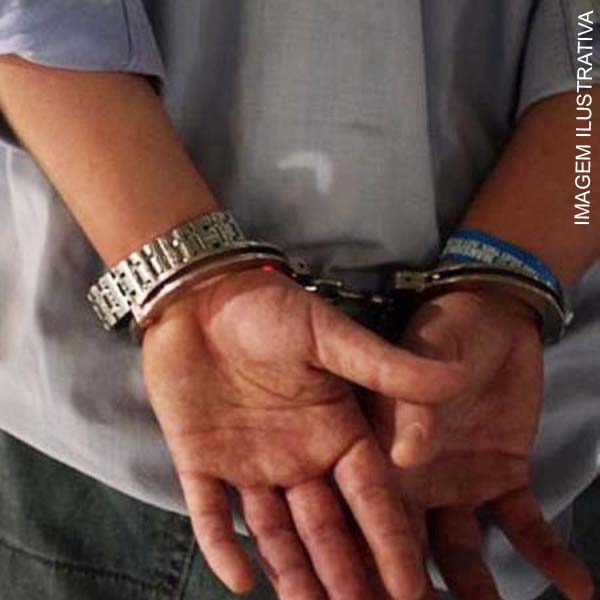 Homem é preso após agredir a própria mãe em Maracaí