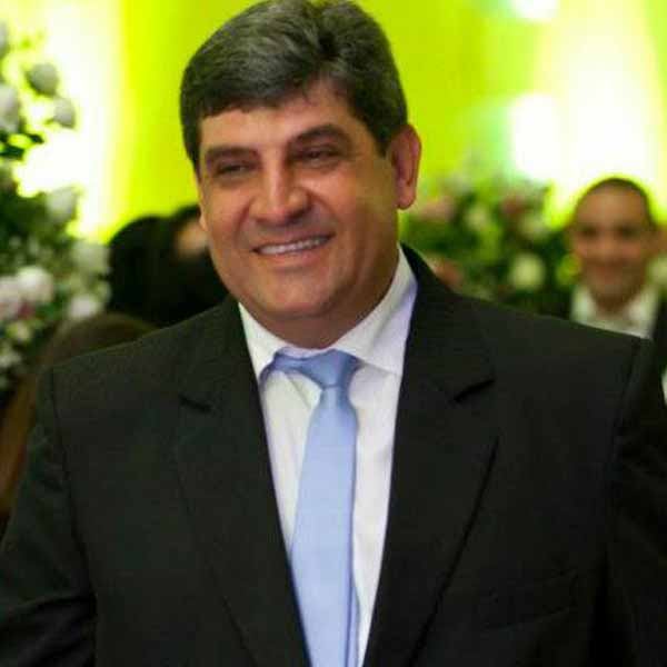 Dudu Ismail esta ficando mais velho hoje.