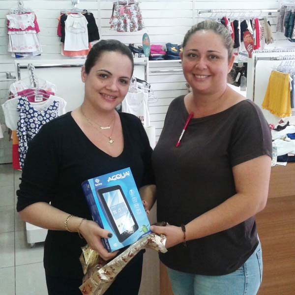 One Store Marisol entrega prêmio da promoção do mês das crianças