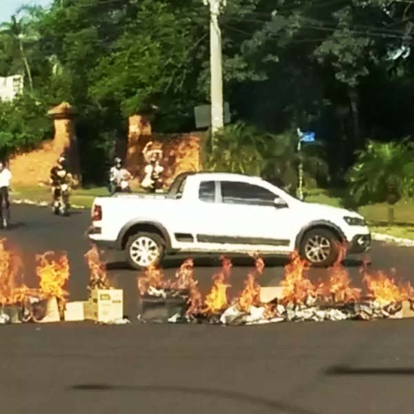 Moradores de Assis protestam contra acidentes em avenida da cidade