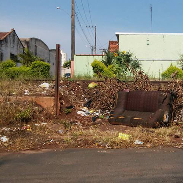 Mesmo com o “Cidade Limpa”, população ainda descarta lixo nas ruas