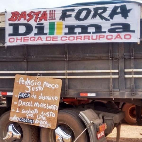 Motoristas retomam paralisação na Rodovia Raposo Tavares