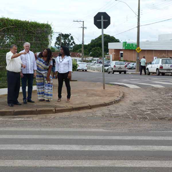 Esquina da Av. Brasil deve receber novo semáforo