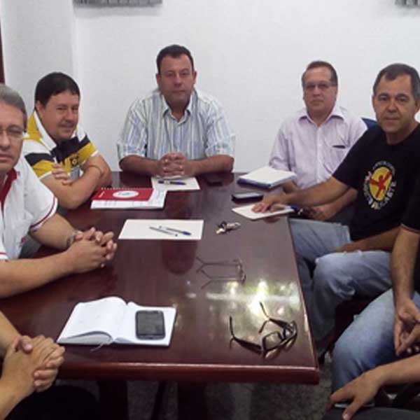 Prefeitura de Paraguaçu define final de ano com decoração e atrações no centro comercial